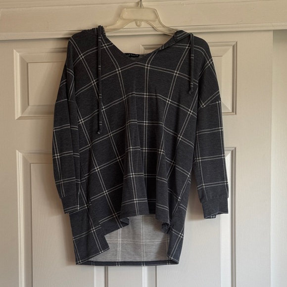 Fred David Black and Gray Checkered V-Neck Sweater - Picture 1 of 3